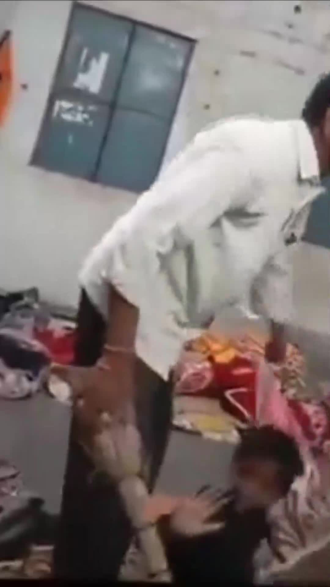 విద్యార్థులపై చీపురుతో దాడి