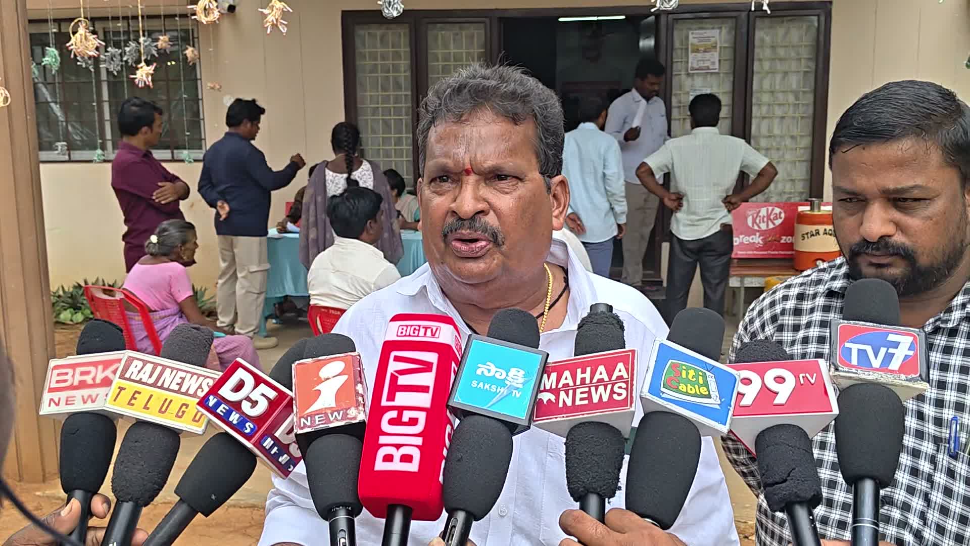 పనులు చేయించుకున్నారు, బిల్లులు చెల్లించడం లేదు