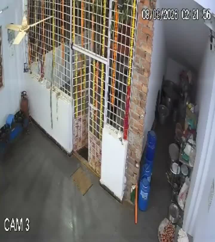 గుడిలో హుండీ దొంగతనం!