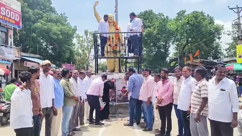 కల్వకుర్తిలో వైఎస్సార్ వర్ధంతి.. ఘన నివాళులు