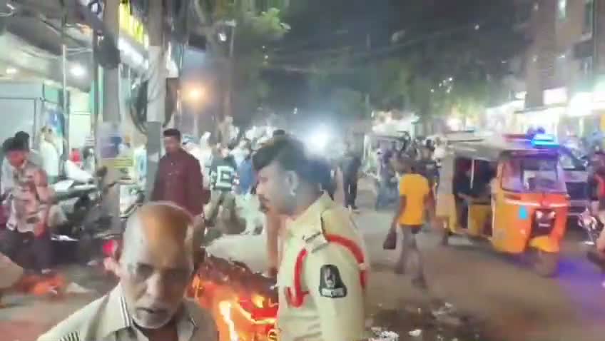 డాక్యుమెంట్లు అడిగితే బైకుకు నిప్పు!