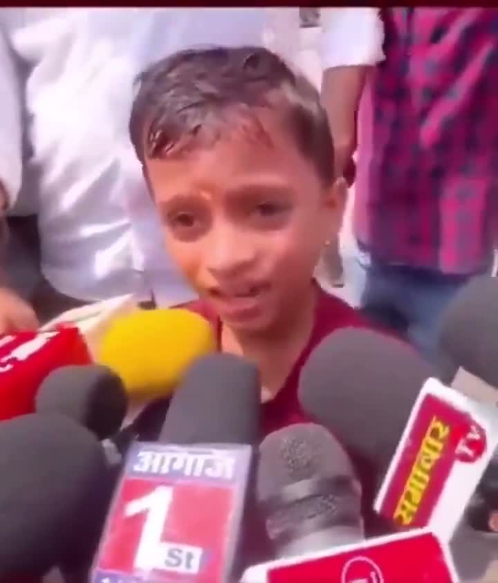 ప్రభుత్వ అవినీతిని ప్రశ్నిస్తున్న Child Protestor ఆదిత్య