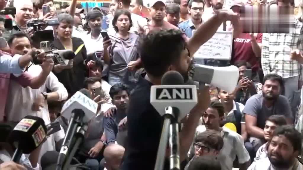 జంతర్ మంతర్ వద్ద అభిజీత్ దీప్కే నిరసన