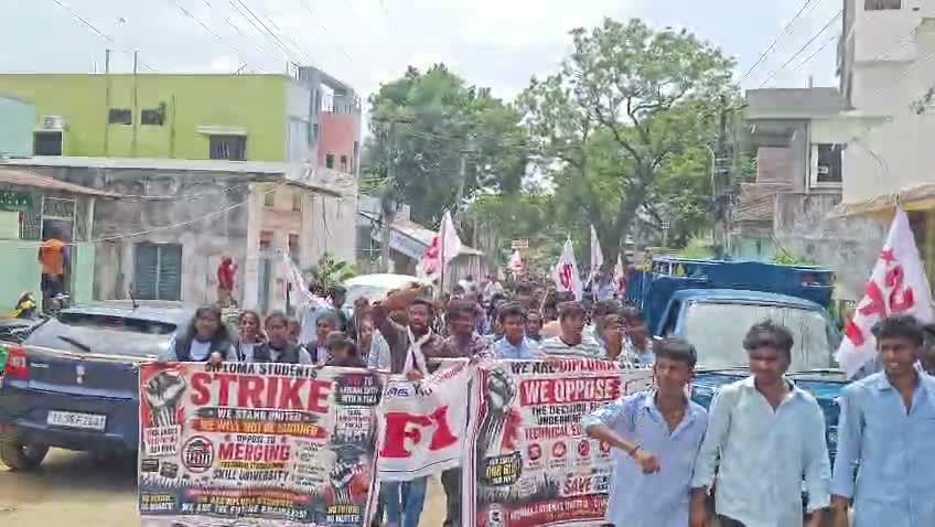 తెలంగాణ లో పాలిటెక్నిక్ విద్యను కాపాడాలి: SFI