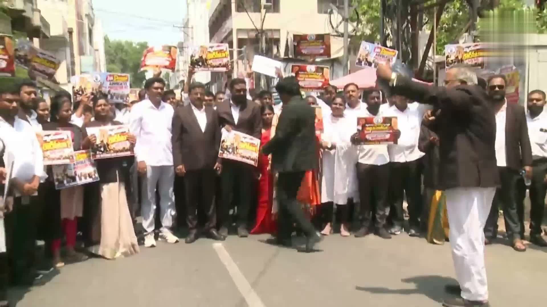 లాయర్లపై కేసులు.. బెజవాడలో ప్రొటెస్ట్