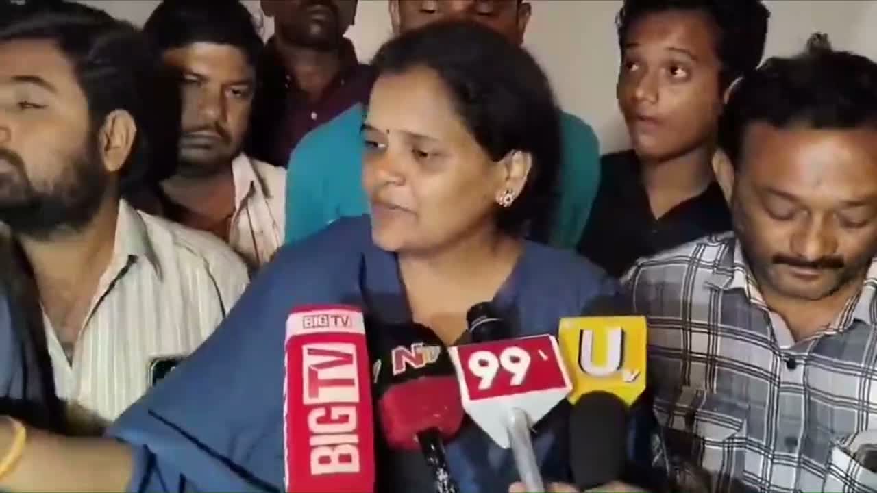 వేట కొడవళ్లు, బీర్ బాటిళ్లు.. ఎందుకిలా?