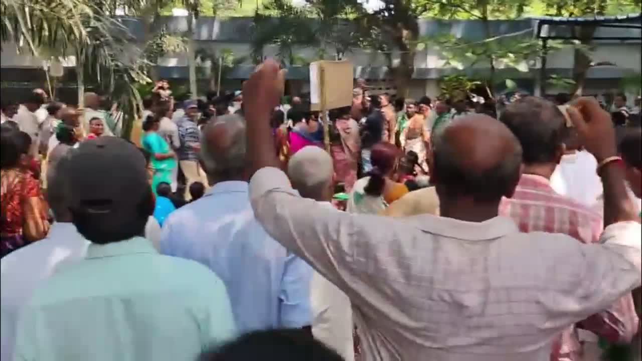 ప్రాణాలిస్తాం.. భూములివ్వం!