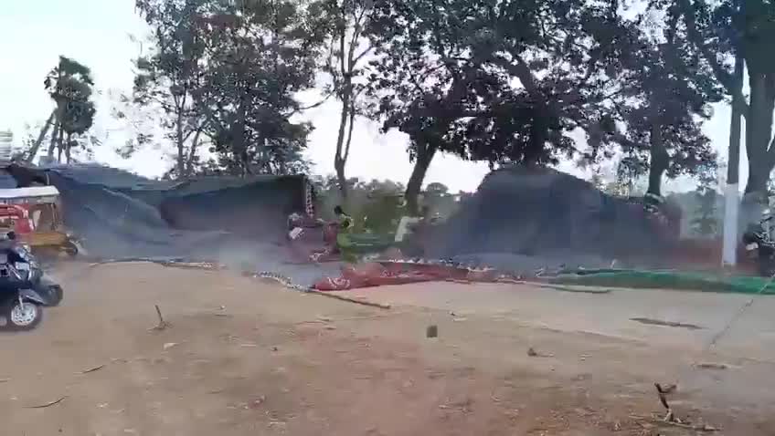 గాలీ దెబ్బకు జాతర గ్రౌండ్ అంతా ఖాళీ!
