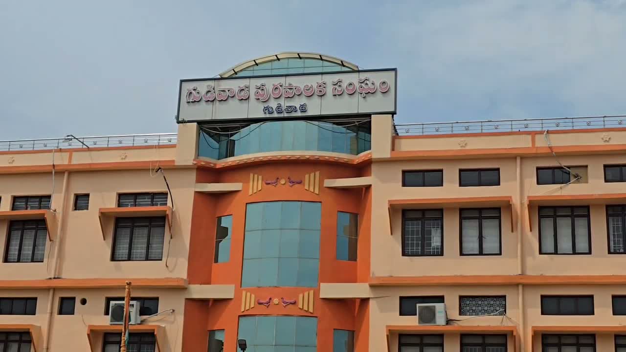 గుడివాడ మున్సిపల్ ఎన్నికలు నిలుపుదల