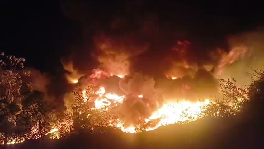 లోయలో పడి లారీకి నిప్పు