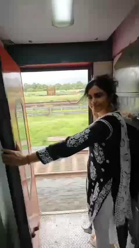 రీసెర్చ్ కోసం రైలెక్కిన హీరోయిన్!
