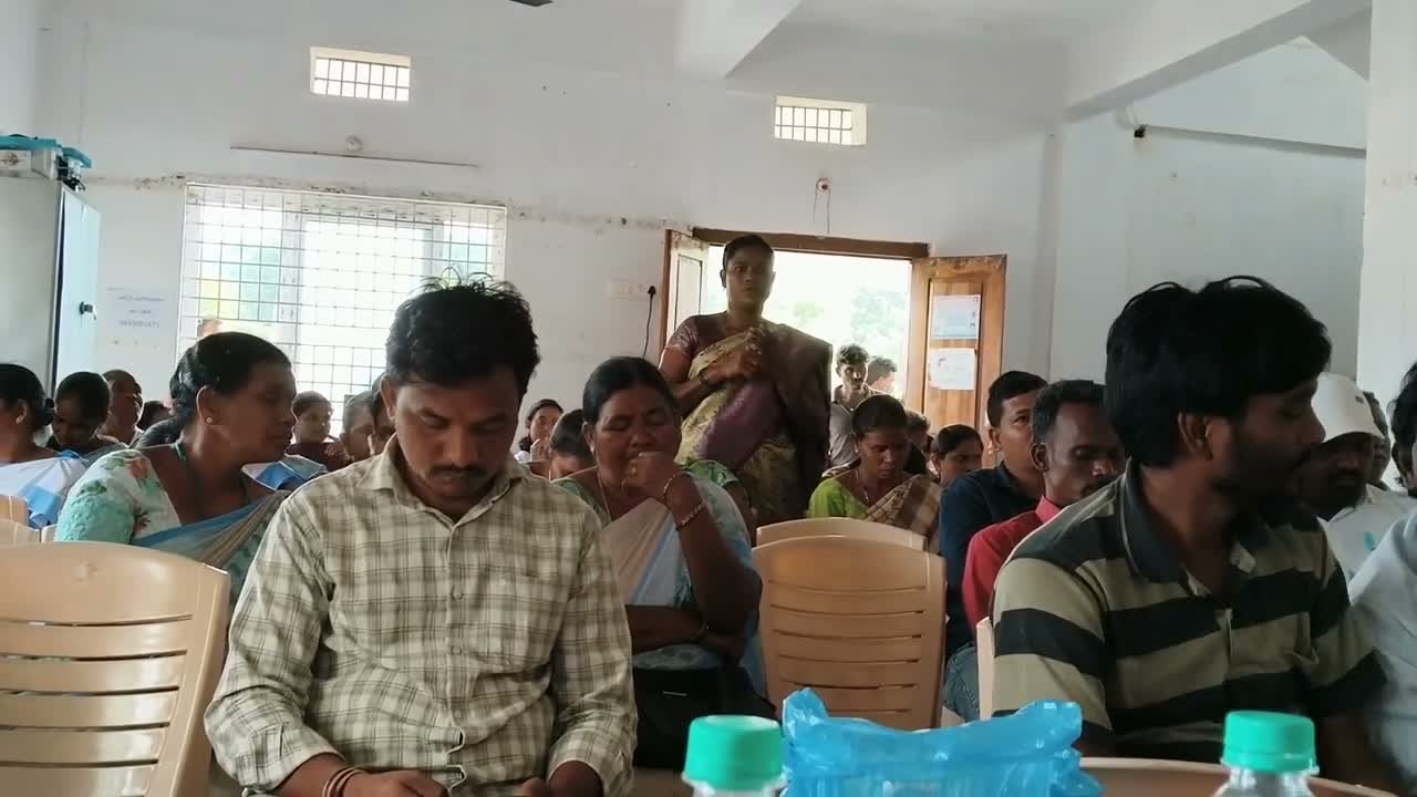 గ్రామసభలో మహిళ ఆవేదన