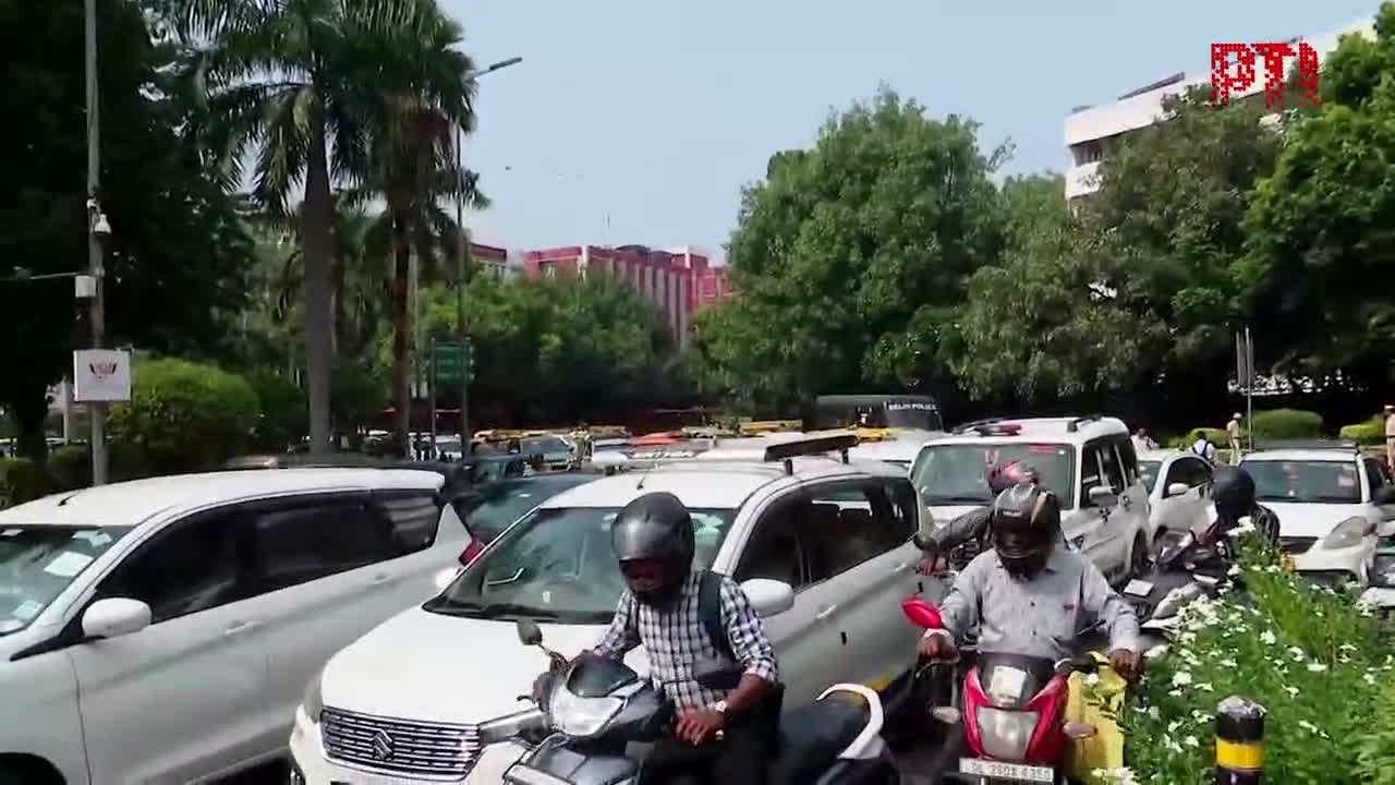 ప్రొటెస్ట్ హీట్.. ఢిల్లీలో ట్రాఫిక్ జామ్!