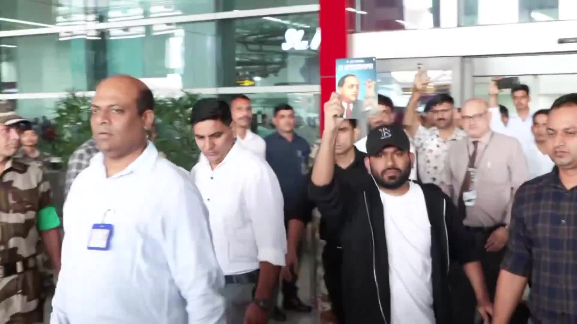 'జై భీమ్' స్టేట్మెంట్ తో ఎంట్రీ ఇచ్చిన కాక్రోచ్ పార్టీ చీఫ్!