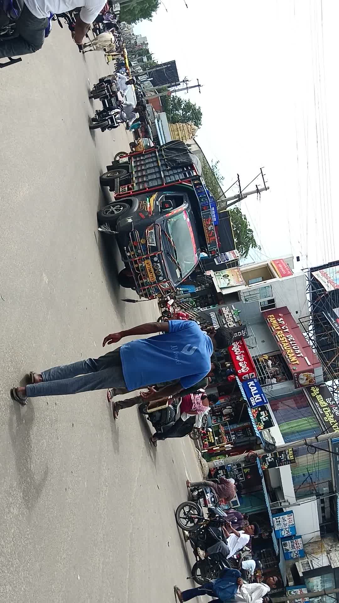 మద్యం మత్తులో హల్‌చల్.. వాహనదారులకు టెన్షన్