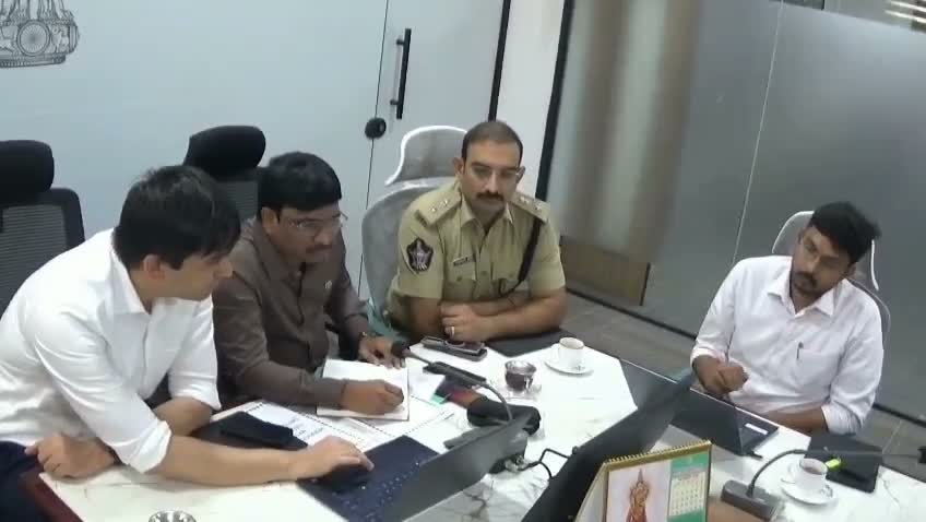 చిత్తూరులో ఎన్నికల సన్నద్ధతపై అధికారుల సమీక్ష