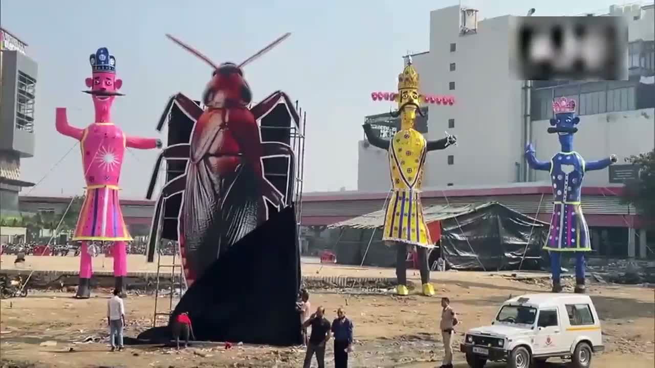 రావణుడితో పాటు బొద్దింక దహనం