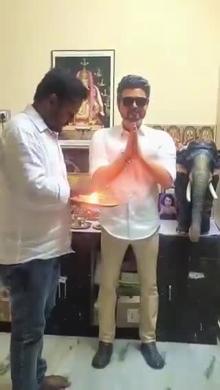 CM విజయ్ విగ్రహం వైరల్!
