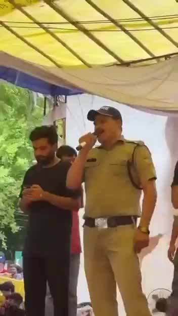జంతర్ మంతర్ వద్ద పోలీస్ రాజీనామా!
