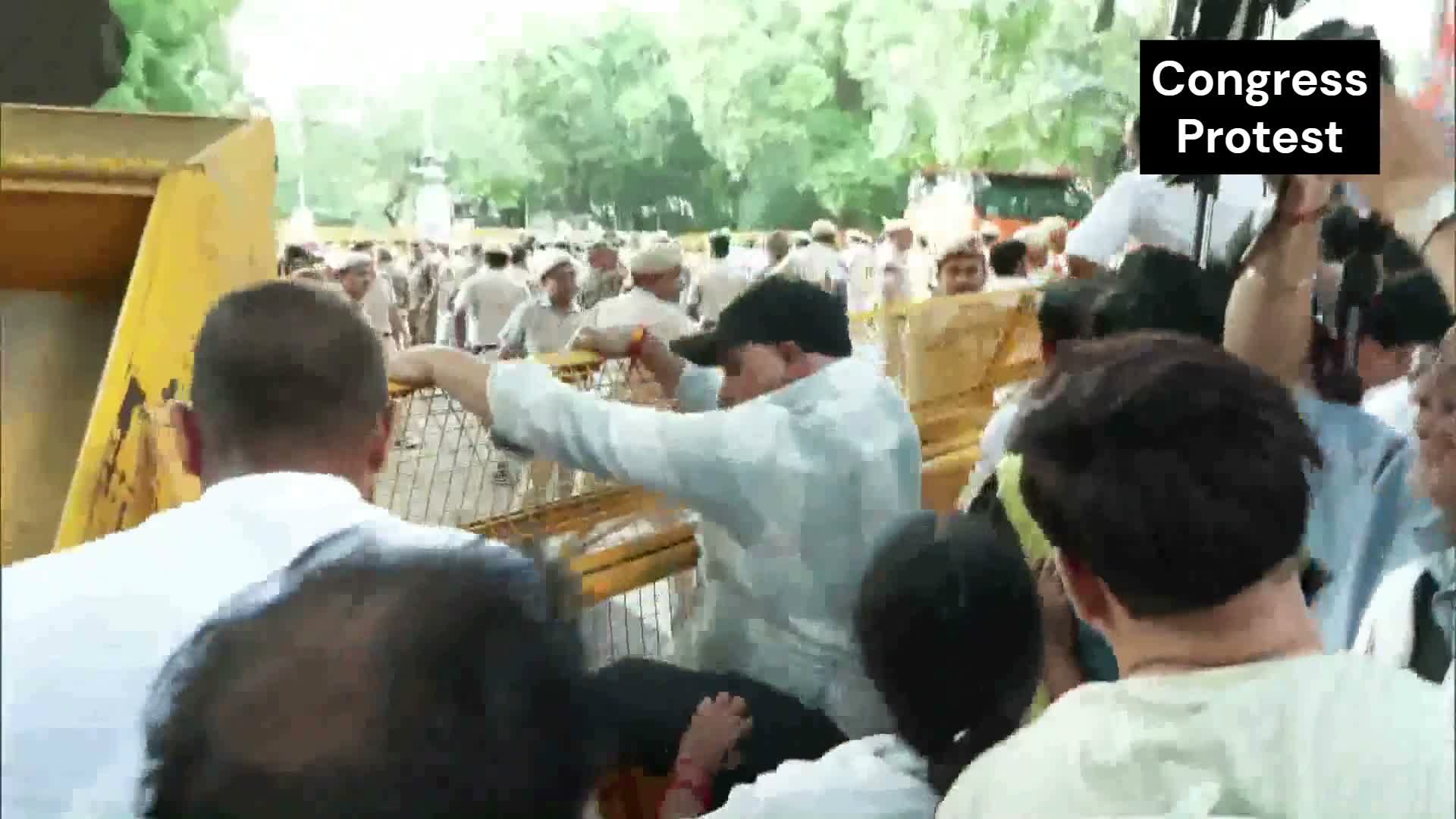 ఢిల్లీలో ర్యాలీపై పోలీసుల యాక్షన్