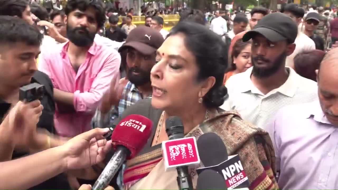పార్లమెంట్ ఎదుట నిరసన..ఎంపీ రేణుకా చౌదరి మద్దతు