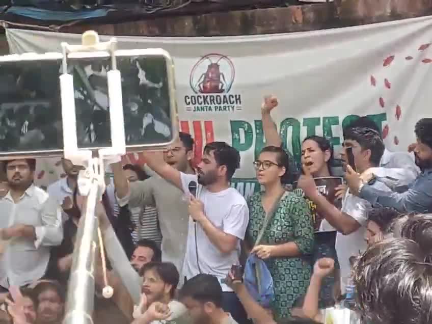 అసలు కాక్రోచెస్ ఎవరికీ భయపడవు!