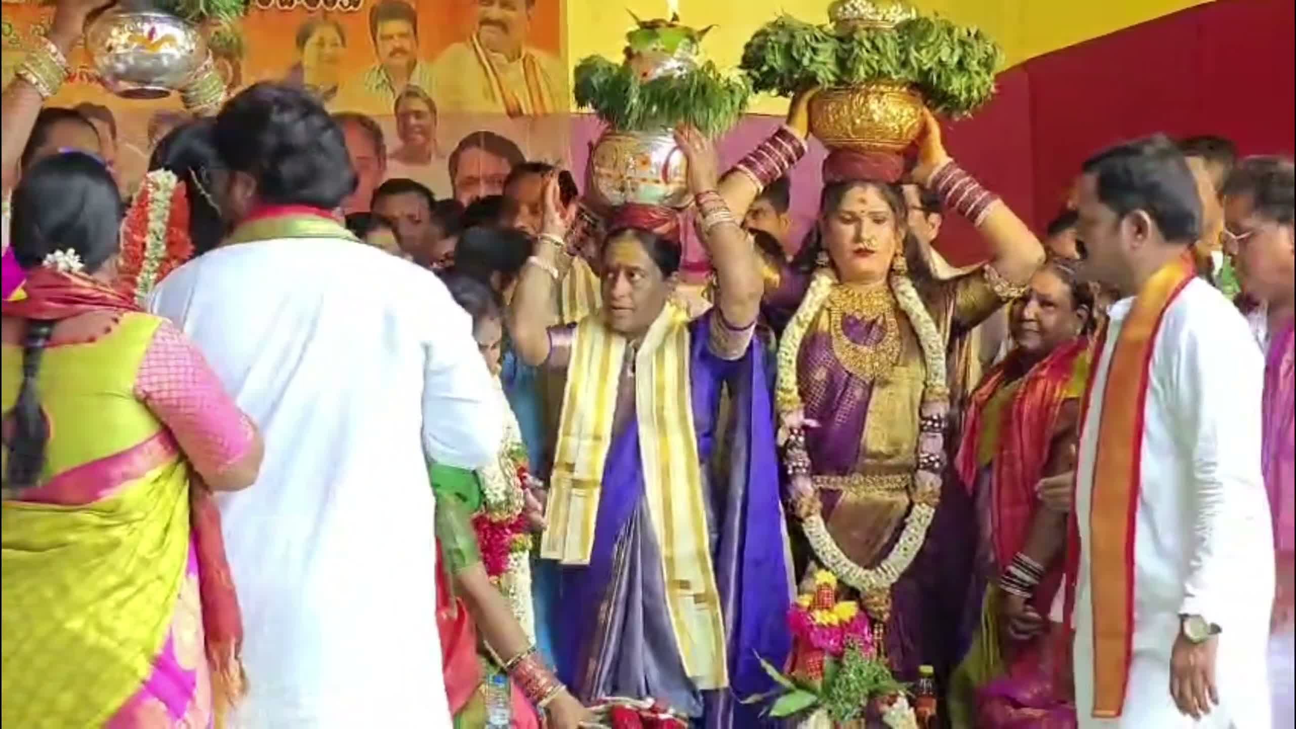 గోల్కొండ బోనాలు స్టార్ట్!