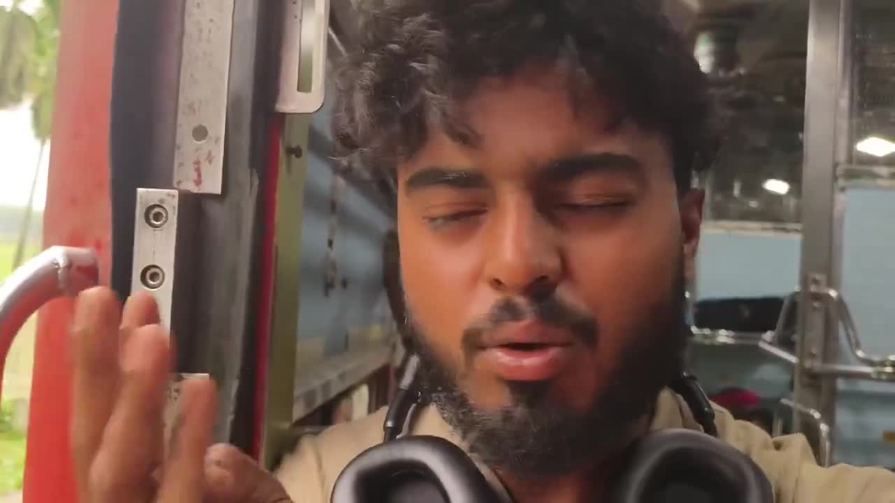 ప్రాణం పోతుంటే కూడా రైలు ఆపరా?