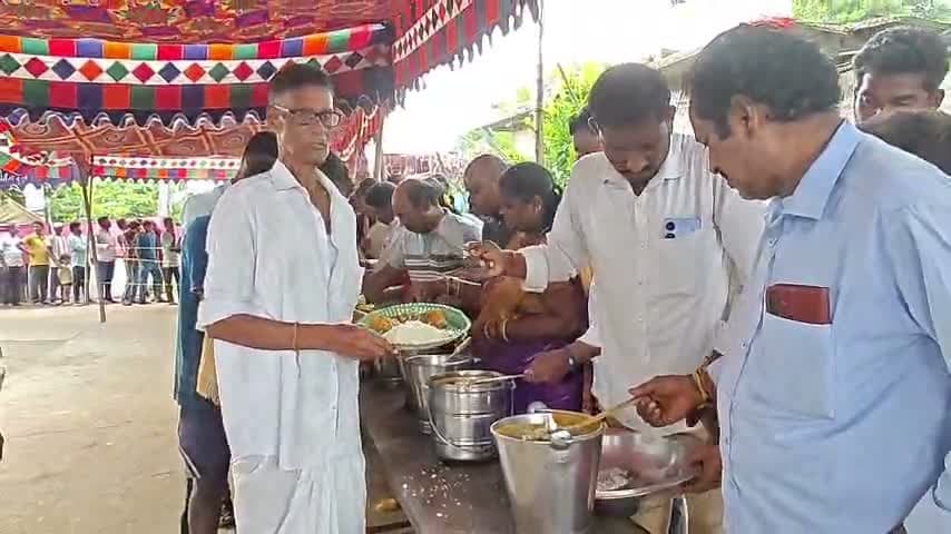 సద్దుల బతుకమ్మ సందర్భంగా అన్నదానం