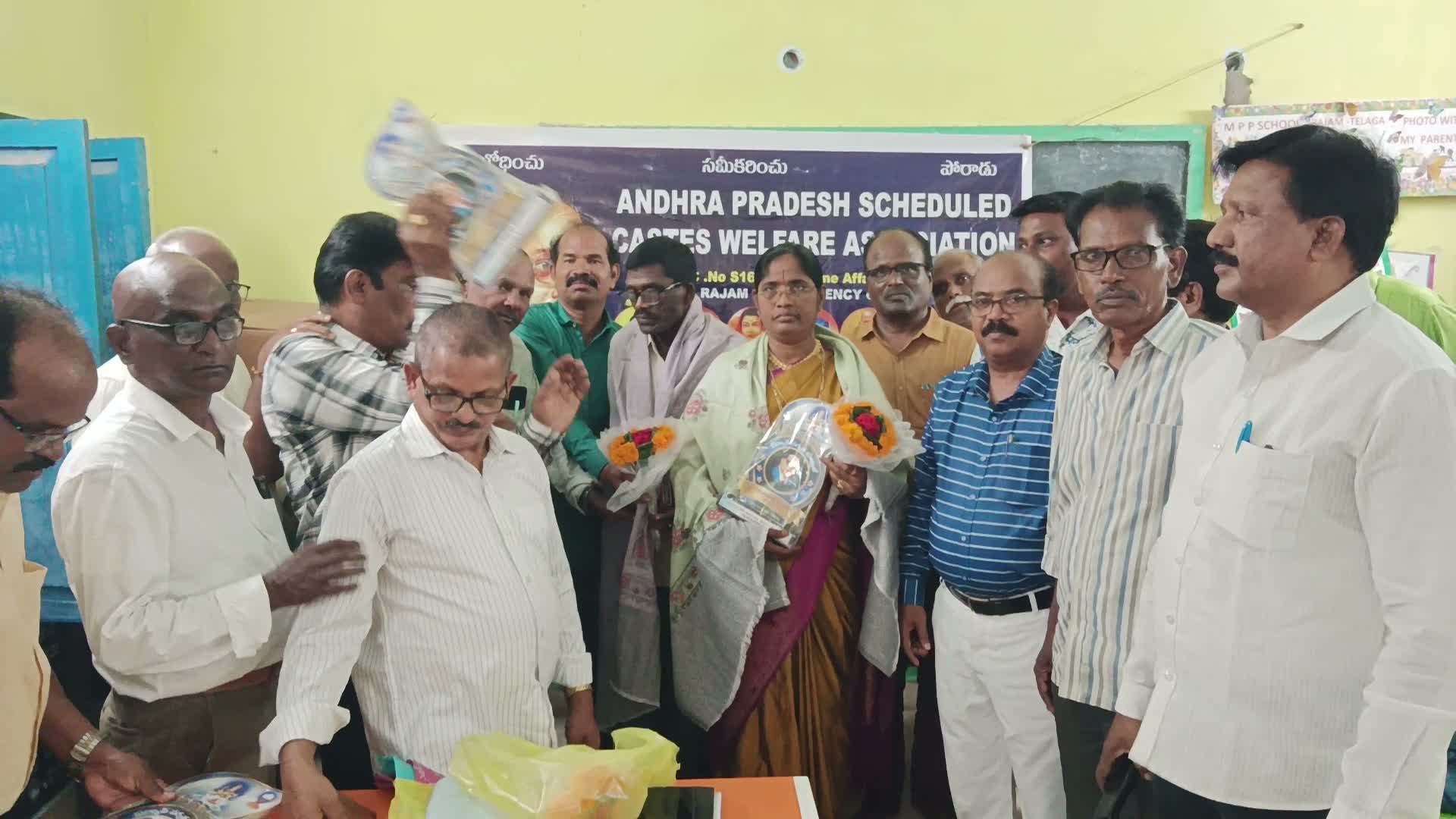 ఉపాధ్యాయుల సన్మానం..