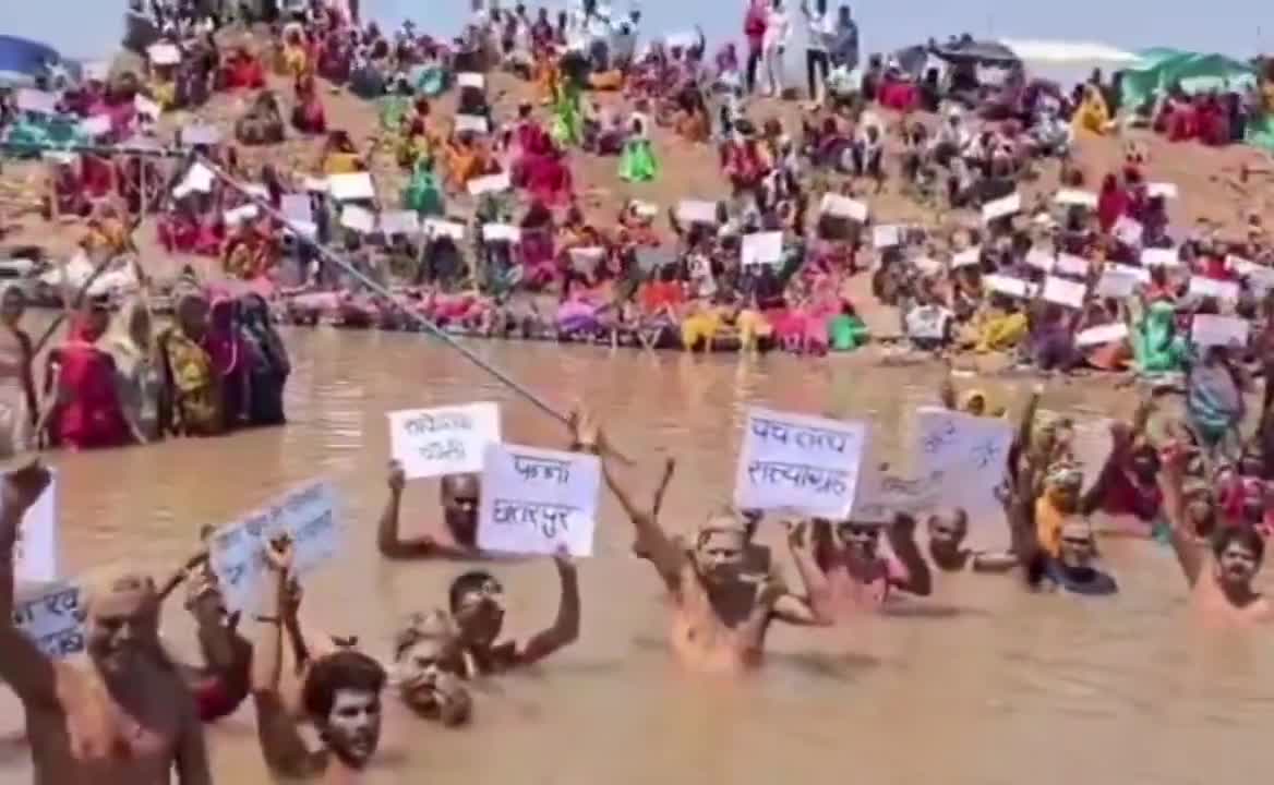ఉరి తాడుతో నిరసన!