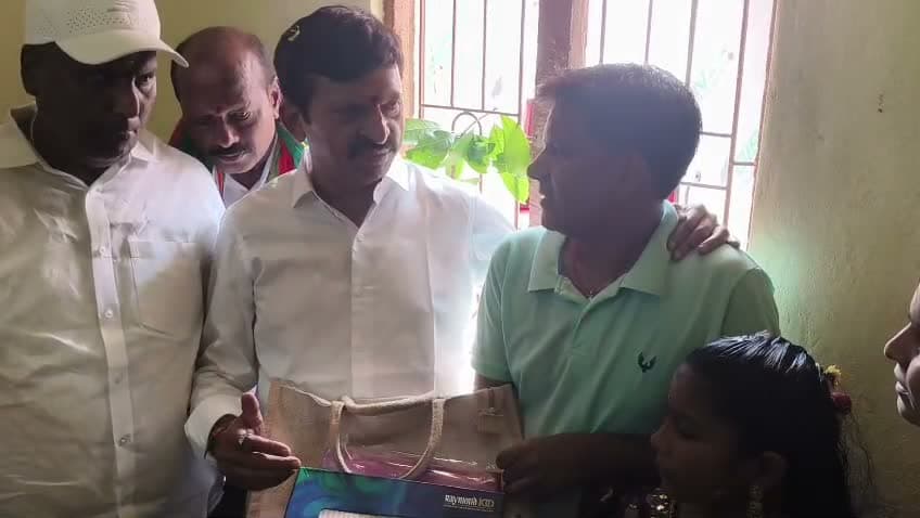 నూకపల్లిలో అంగన్‌వాడీ కేంద్రం పరిశీలన