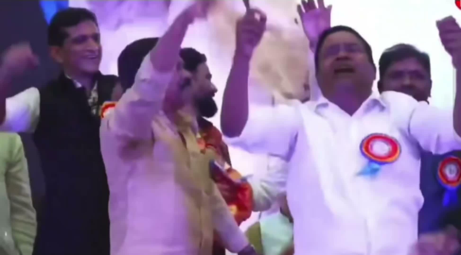 దుబాయి బతుకమ్మ వేడుకల్లో MLA డాన్స్