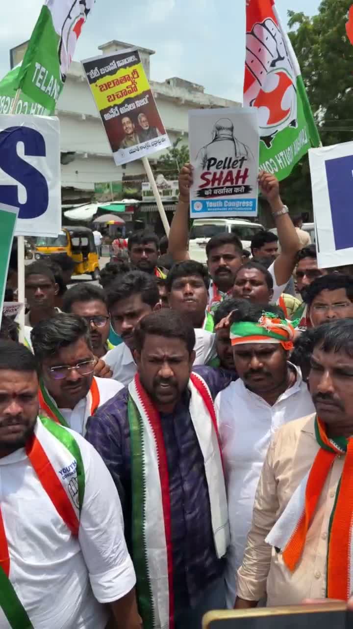 భద్రాచలంలో యూత్ కాంగ్రెస్ నాయకుల నిరసన