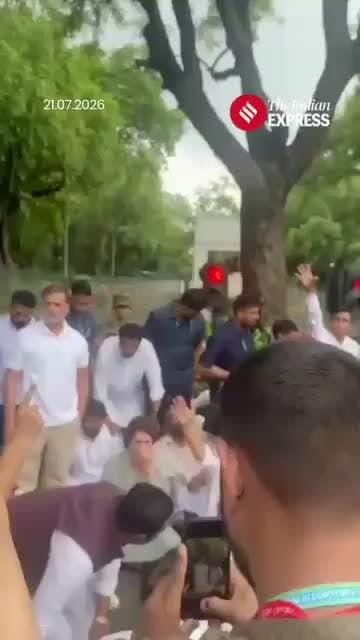 ప్రధాని ఇంటి ముట్టడి- రాహుల్, ప్రియాంక అరెస్ట్ !