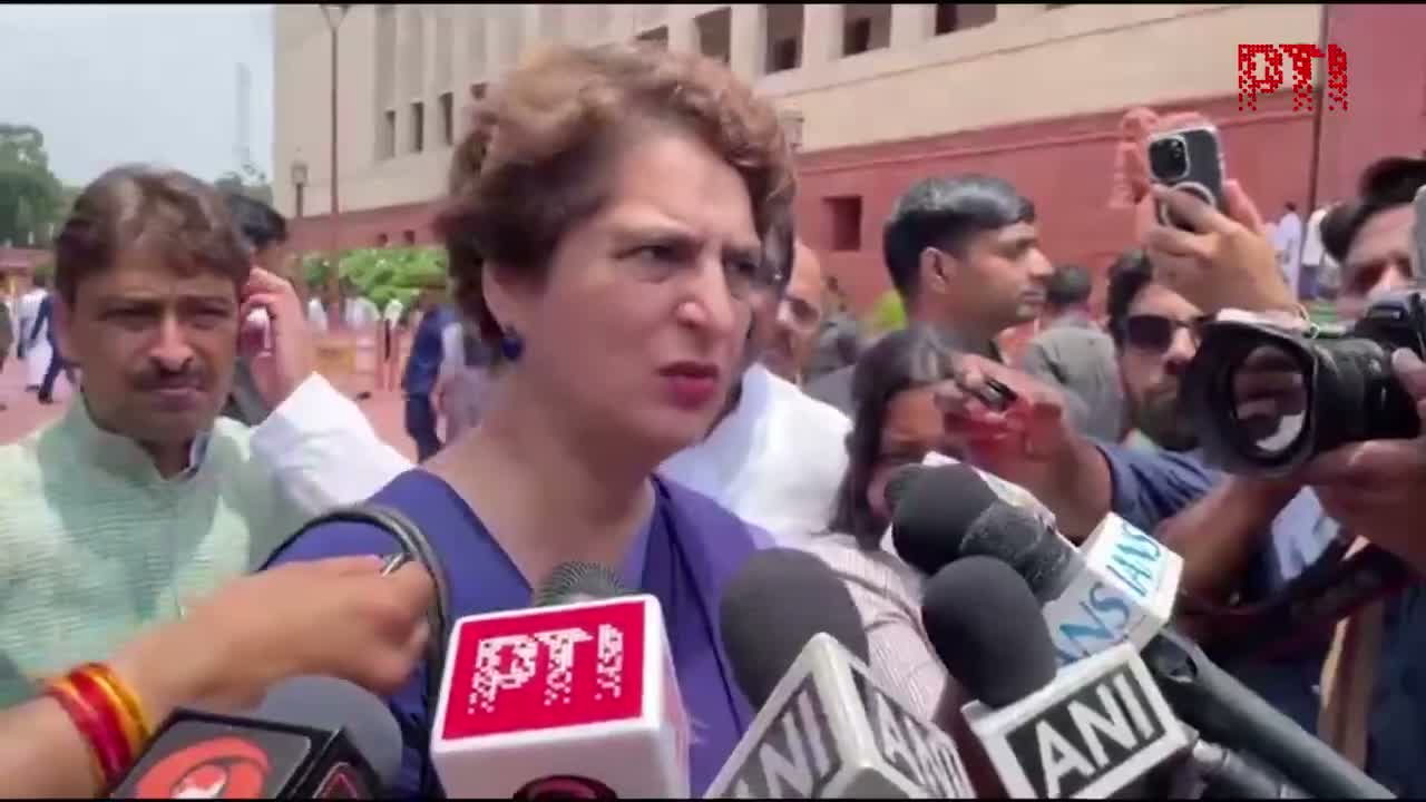 వాళ్లు ఉగ్రవాదులు కాదు: ప్రియాంకా గాంధీ