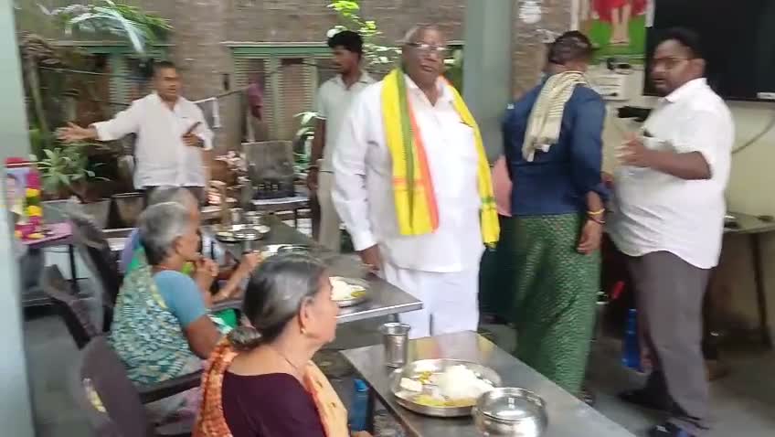 మంగళగిరి ఓల్డేజ్ హోమ్‌లో అన్నదానం