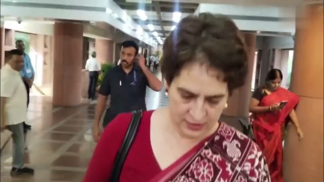 ఇది ప్రజాస్వామ్యానికి వ్యతిరేకం: ప్రియాంక గాంధీ