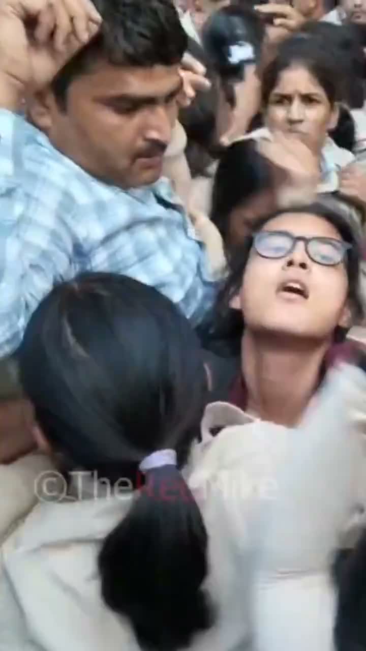 నేహా బోరా ఎక్కడ?