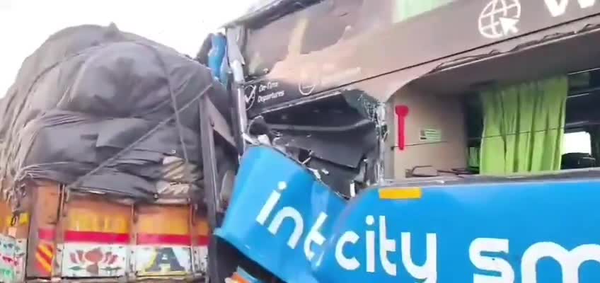 కోదాడ వద్ద ప్రైవేటు బస్సు బీభత్సం
