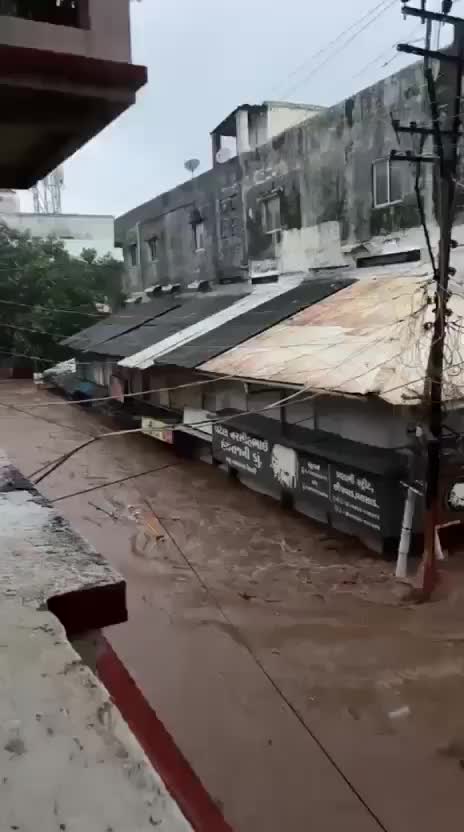గుజరాత్‌లో రికార్డు స్థాయి వర్షపాతం నమోదు