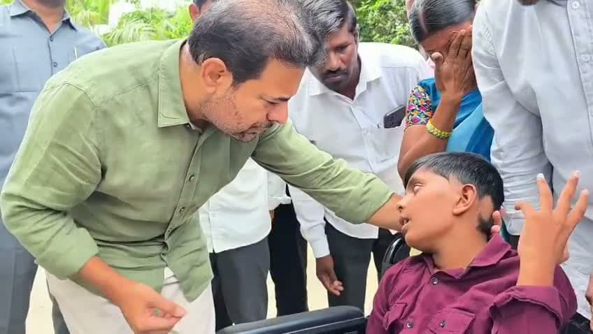 బాలుడి కోరిక తీర్చిన KTR