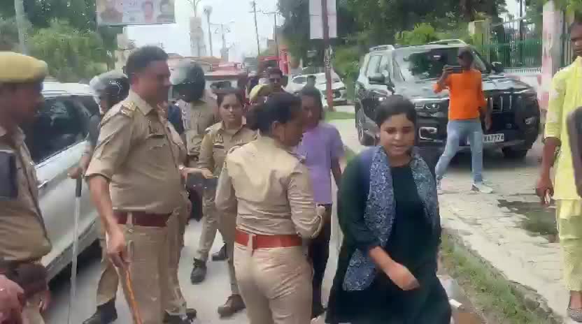 మమ్మల్ని కాదు.. రేపిస్టులను పట్టుకోండి!