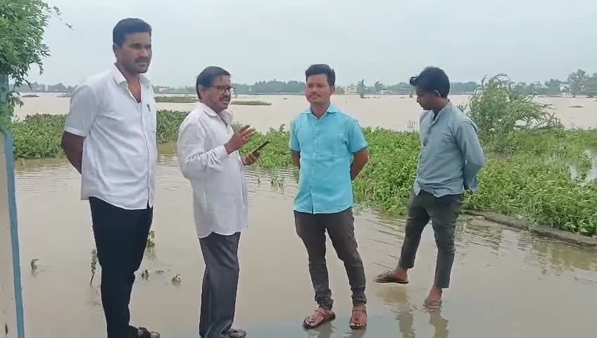 నీట మునిగిన ఊళ్ళు : అధికారుల చర్యలు