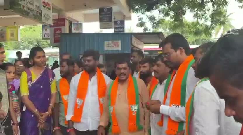 ‘స్పెషల్ బస్సు’ చార్జీలను వెంటనే తగ్గించాలి