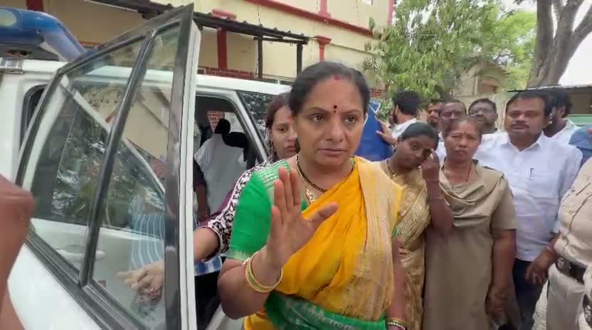 రక్తం చిందేలా కొట్టటం అన్యాయం: కవిత