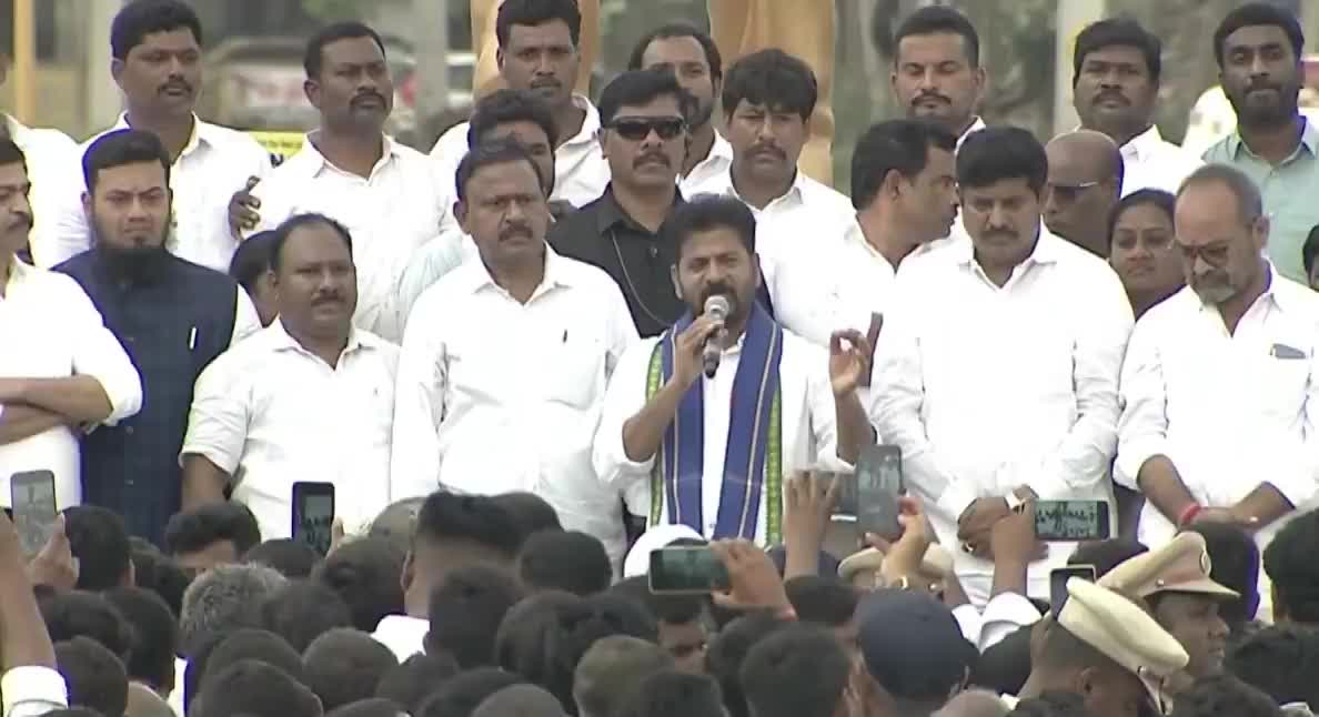 ప్రశ్నపత్రాలను అమ్ముకుంటున్నారు: రేవంత్‌రెడ్డి