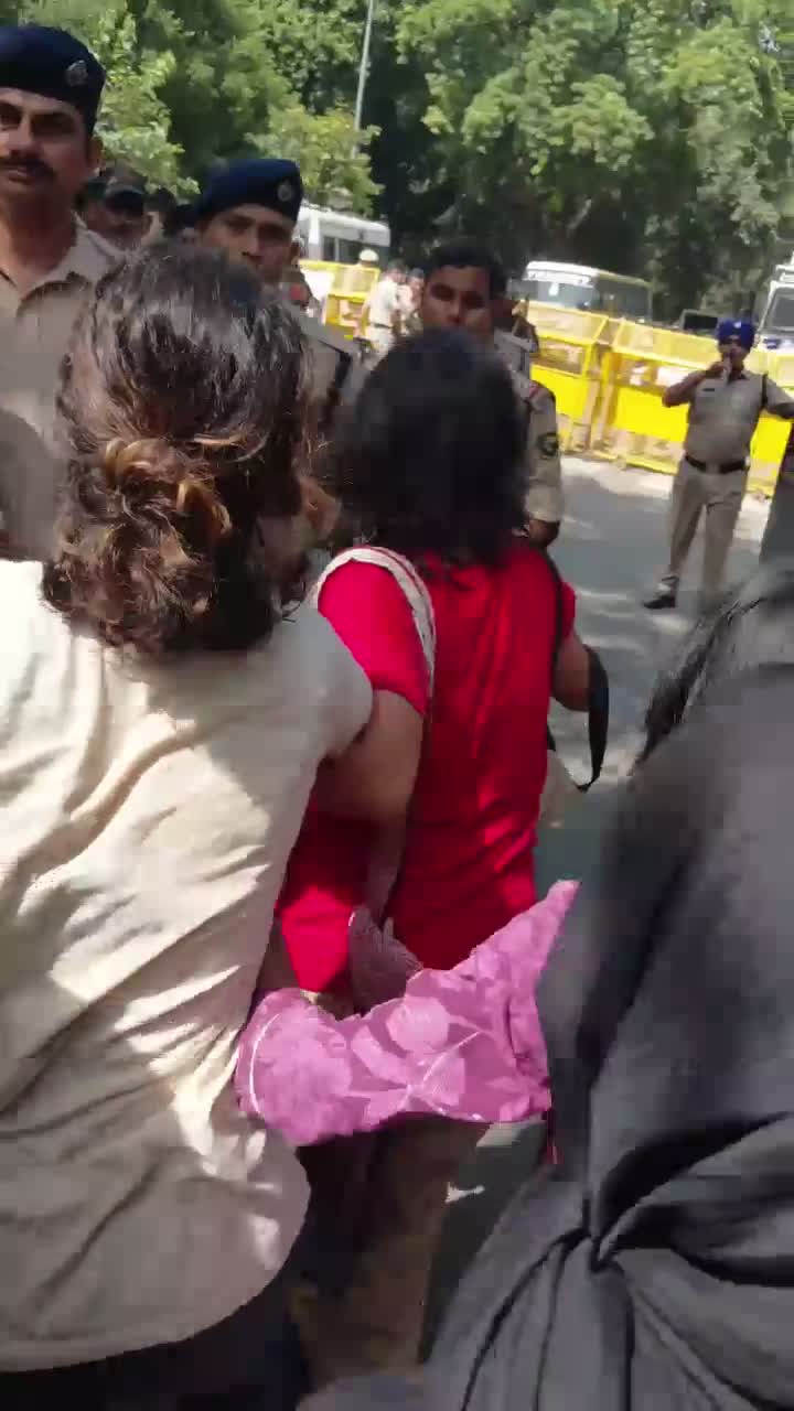 ధైర్యే.. సాహసే.. నేహా బోరా!