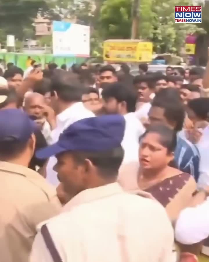 AP: వయలెంట్‌గా మారిన ప్రొటెస్ట్!