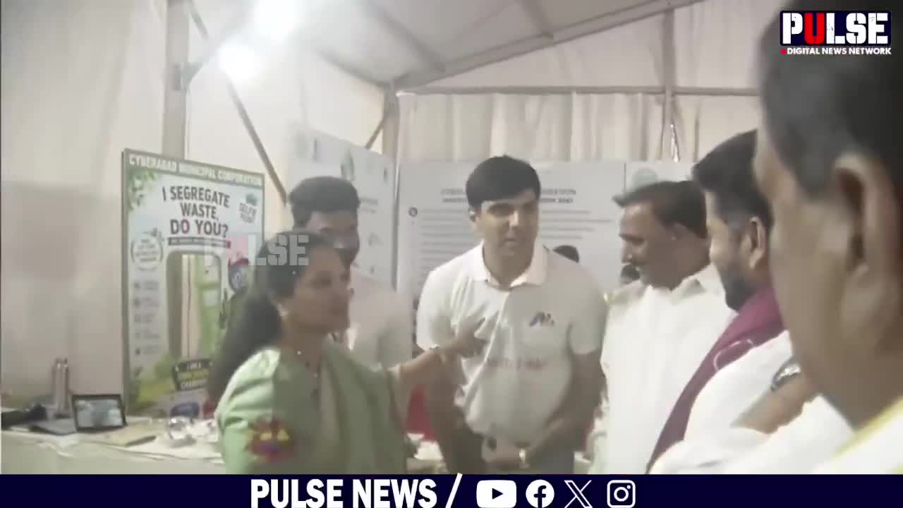 వేస్ట్ వాటర్ బాటిల్స్ శాలువాతో రేవంత్ రెడ్డికి సన్మానం!
